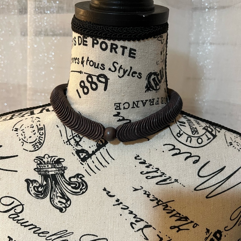 Vintage short necklace